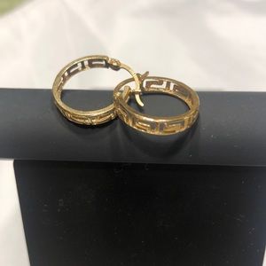 Brand new 14K Gold huggie earrings ✨